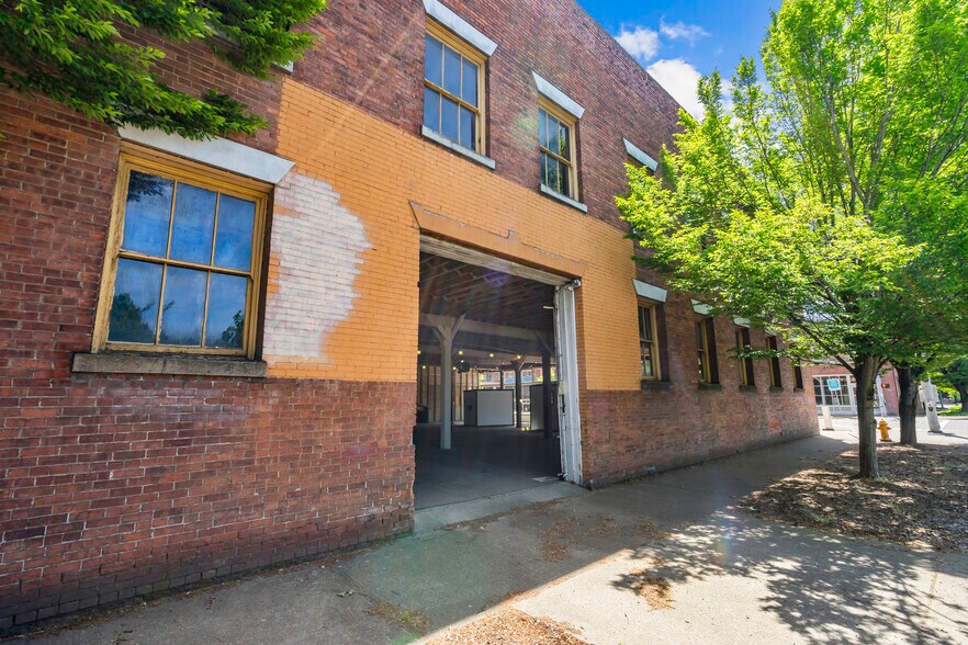 More Photos Of 217 State St, Salem Storefront Retail Office For Sale