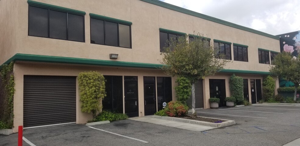 More Photos Of 1785 Locust St, Pasadena Showroom For Lease