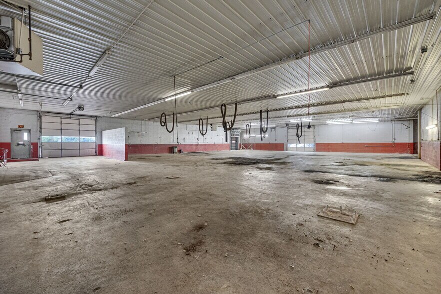 More Photos Of 610 Sainte Genevieve Dr, Sainte Genevieve Auto Dealership For Sale