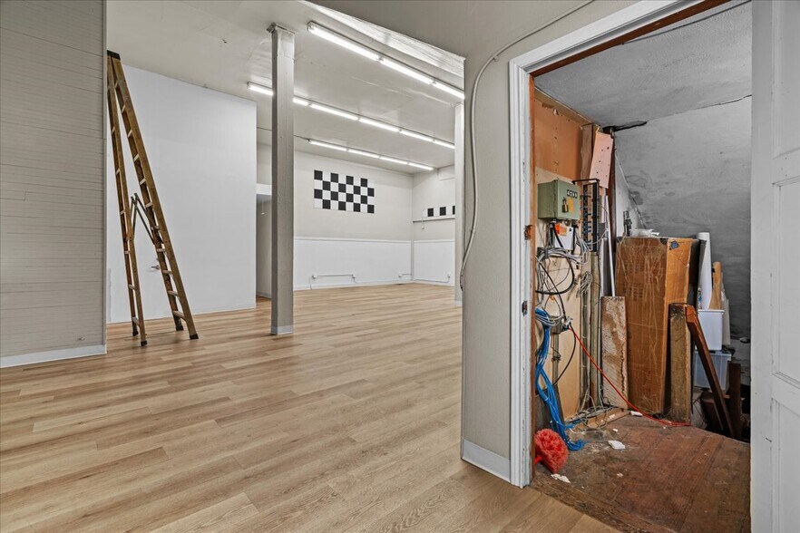 More Photos Of 2038 Pacific Ave, Forest Grove Storefront Retail Office For Sale