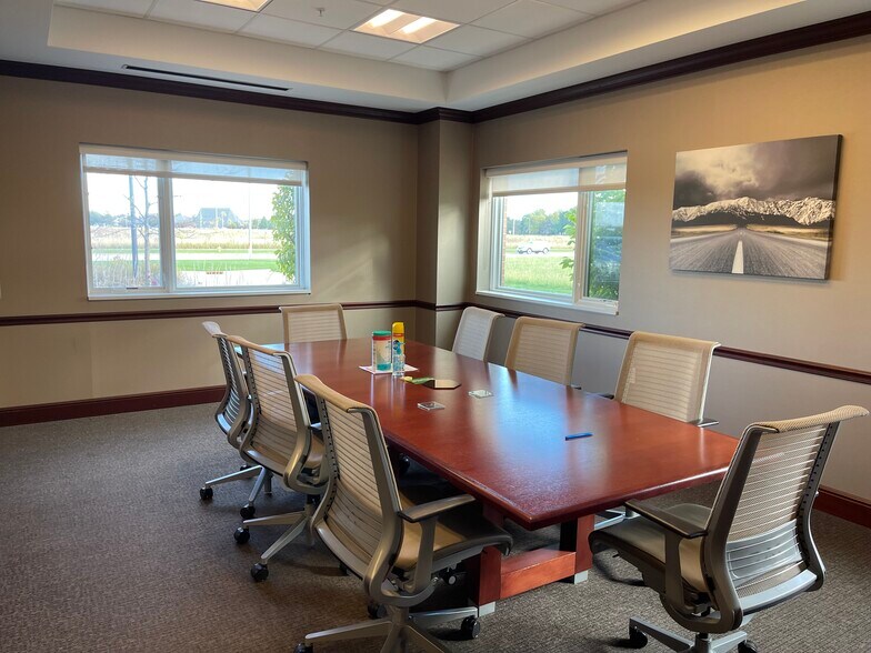 More Photos Of 1907 Jumer Dr, Bloomington Office For Lease