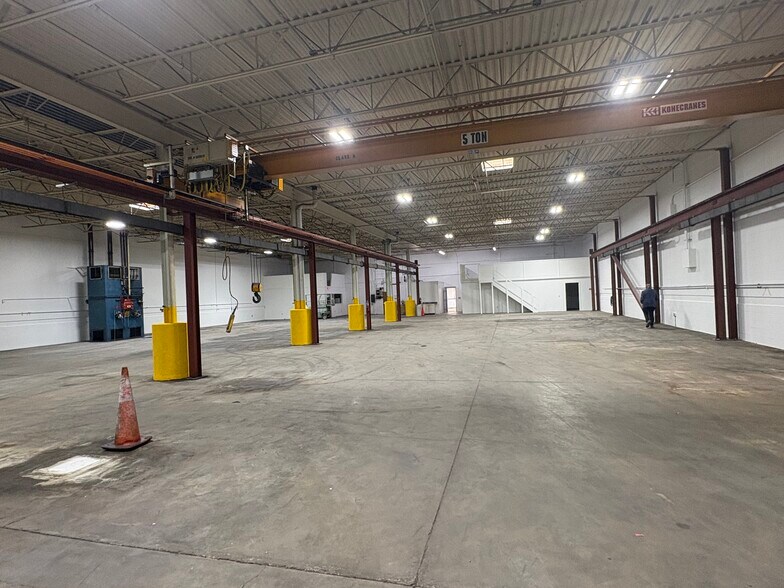 More Photos Of 38451 Webb Dr, Westland Warehouse For Lease