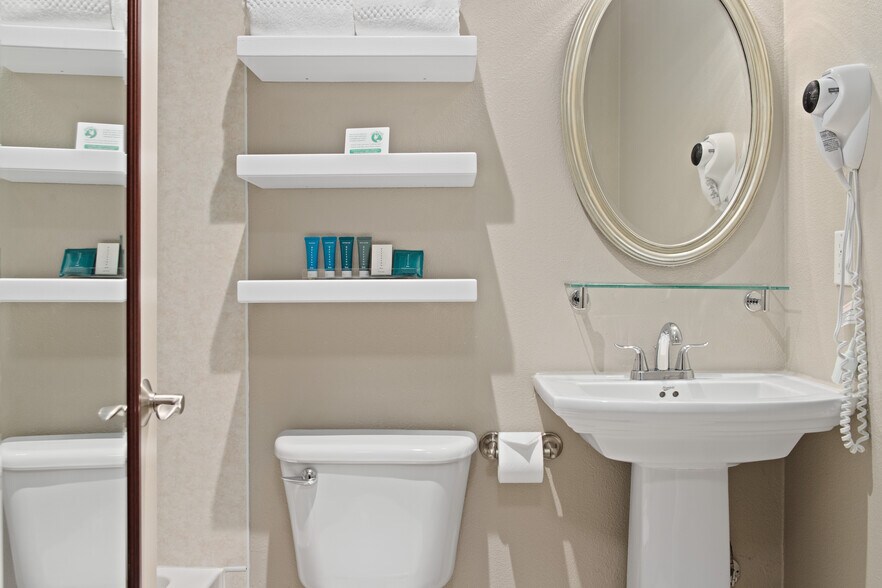 More Photos Of 2301 3rd Ave, Seattle Hotel For Sale