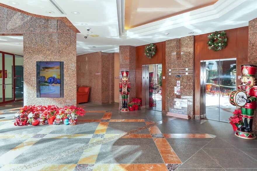 More Photos Of 2033 Main St, Sarasota Office For Lease