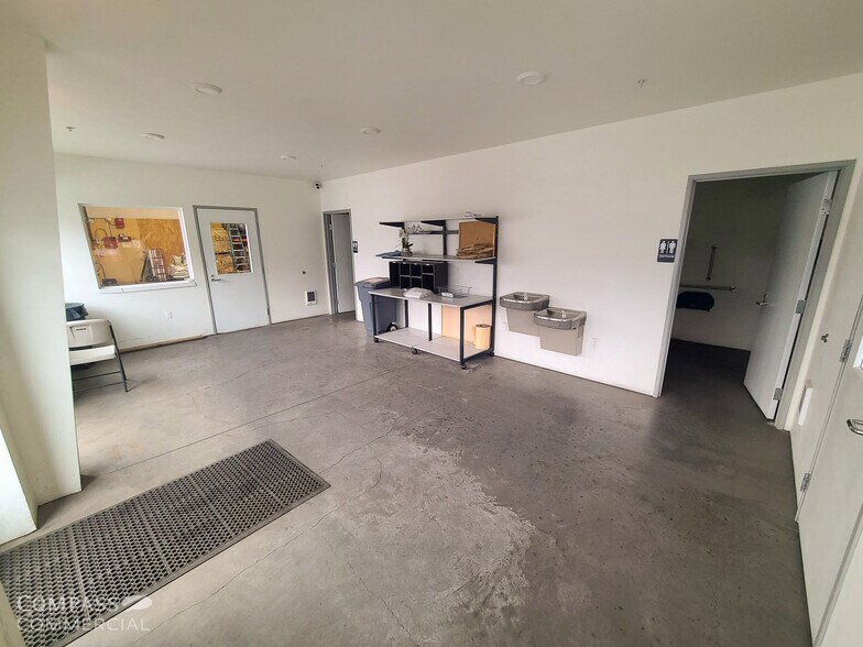 More Photos Of 2527 NE 4th St, Bend Industrial For Lease