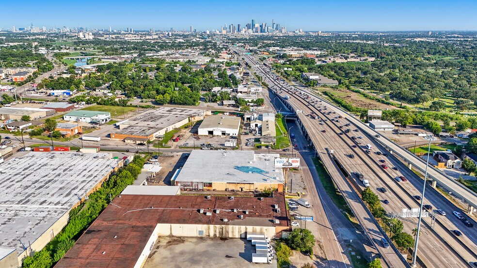 More Photos Of 6626 Gulf Fwy, Houston Warehouse For Sale