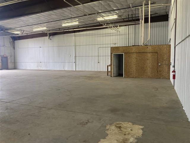 More Photos Of 309 40th Ave NW, Minot Warehouse For Lease