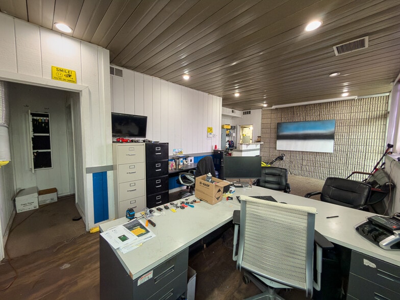 More Photos Of 2203 Navarre Rd, Canton Auto Dealership For Sale