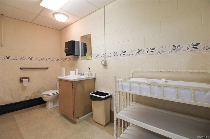 More Photos Of 16789 Kenmore Rd, Kendall Office For Sale