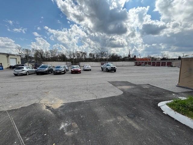 More Photos Of 110-114 Taylor Industrial Blvd, Hendersonville Manufacturing For Lease