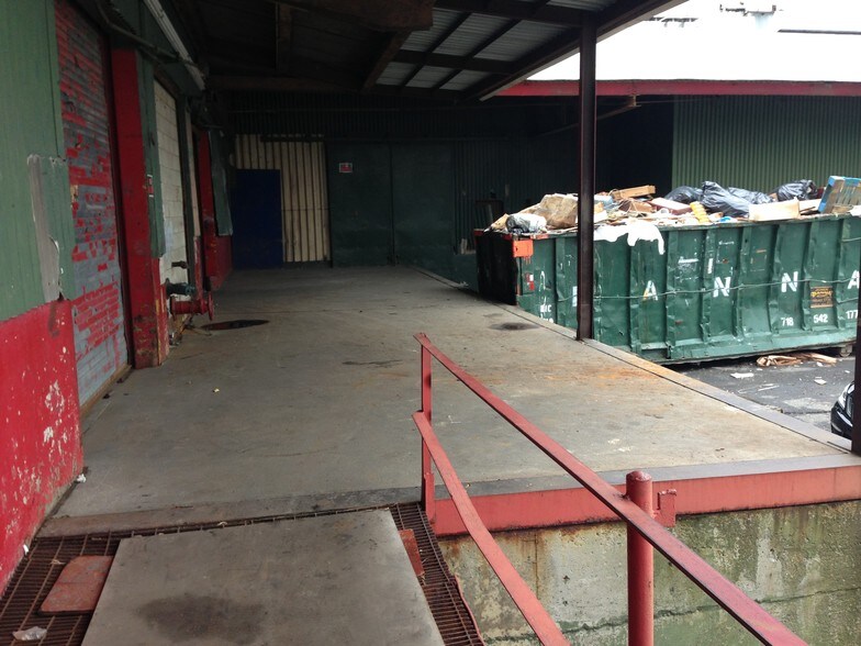More Photos Of 500 Oakpoint Ave, Bronx Warehouse For Lease