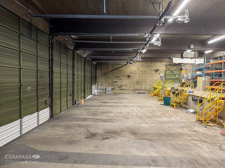 More Photos Of 328 NE Webster Ave, Bend Warehouse For Lease