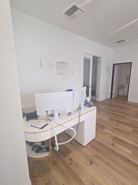 More Photos Of 471 N Old Newport Blvd, Newport Beach Medical For Lease