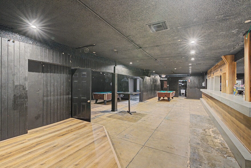More Photos Of 1253 E 4th St, Long Beach Bar For Sale