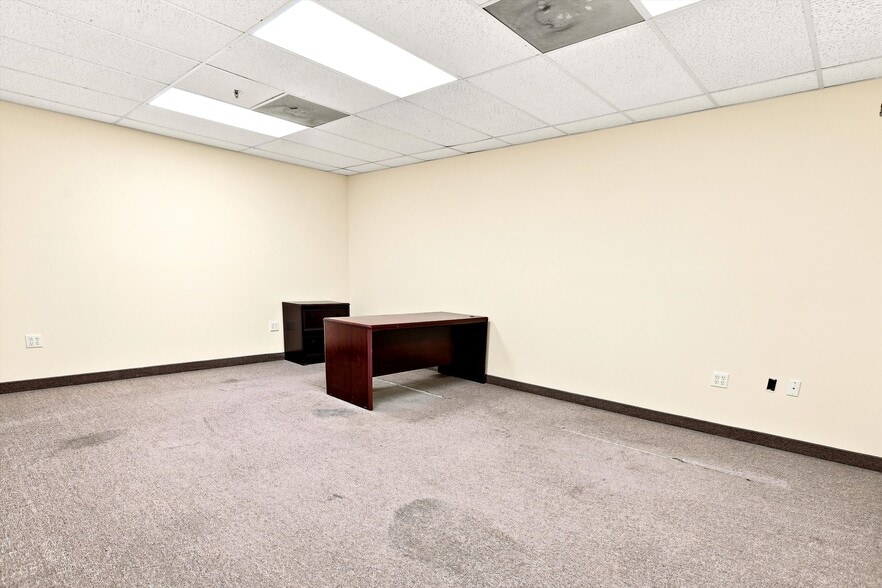 More Photos Of 2721 NW 19th St, Pompano Beach Showroom For Sale