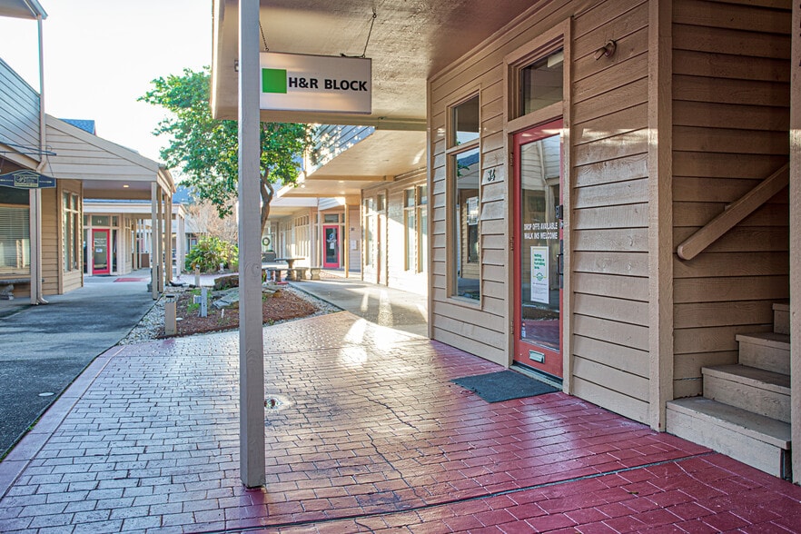 More Photos Of 913 Gulf Breeze Pky, Gulf Breeze Storefront Retail Office For Sale