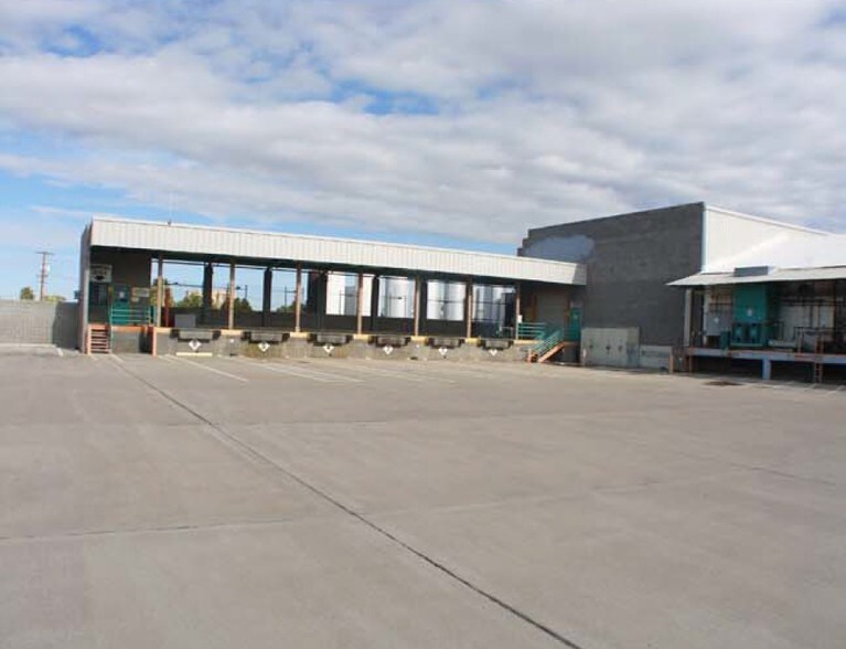 More Photos Of 254 W Broadway Rd, Mesa Distribution For Lease