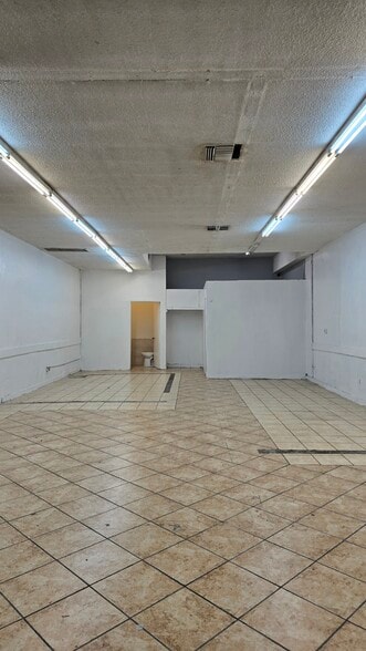 More Photos Of 14538-14540 Vanowen St, Van Nuys Storefront For Lease