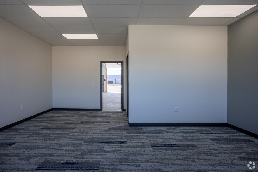 More Photos Of 2550 Tracy Rd, Northwood Light Manufacturing For Lease