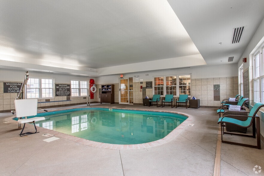 More Photos Of 9765 Crosspoint Blvd, Indianapolis Hotel For Sale