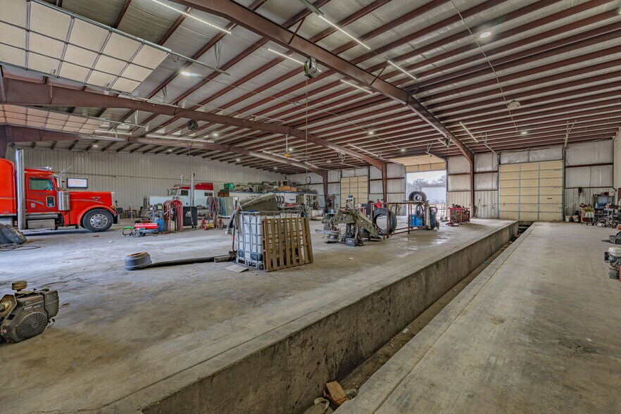 More Photos Of 4610 E Highway 199, Springtown General Retail For Sale