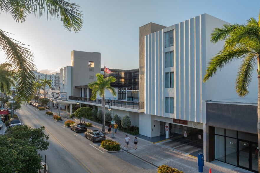 Primary Photo Of 1925 Harrison St, Hollywood Hotel For Lease