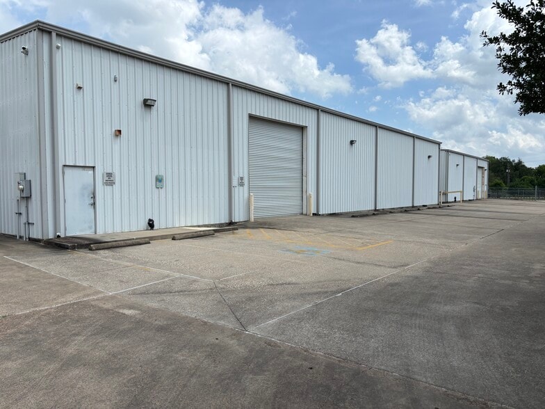 More Photos Of 3223 Trebor St, Pasadena Distribution For Lease
