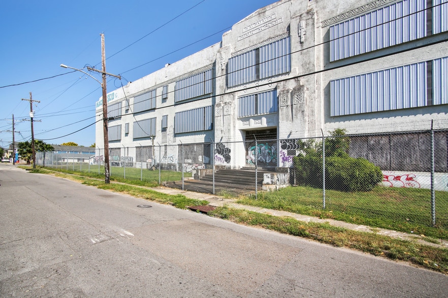 More Photos Of 1301 Clouet St, New Orleans Schools For Sale