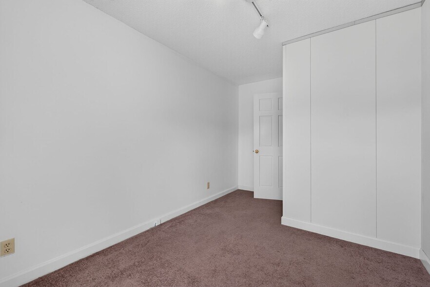 More Photos Of 117 E Salisbury St, Pittsboro Office For Sale