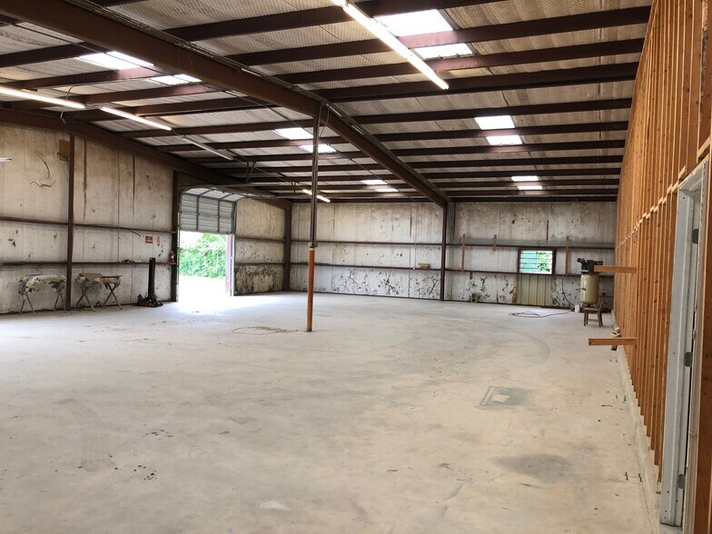 More Photos Of 124 Industrial Dr, Boerne Service For Lease