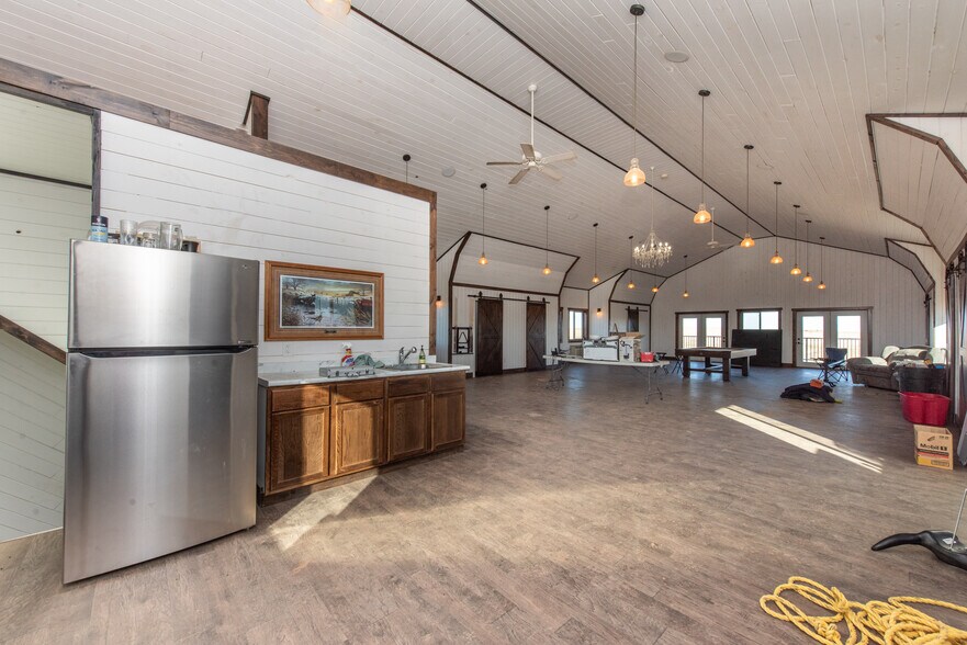 More Photos Of 13603 38th St SW, Belfield Flex For Lease