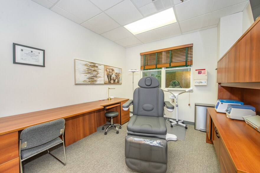 More Photos Of 504 Hamburg Tpke, Wayne Medical For Sale