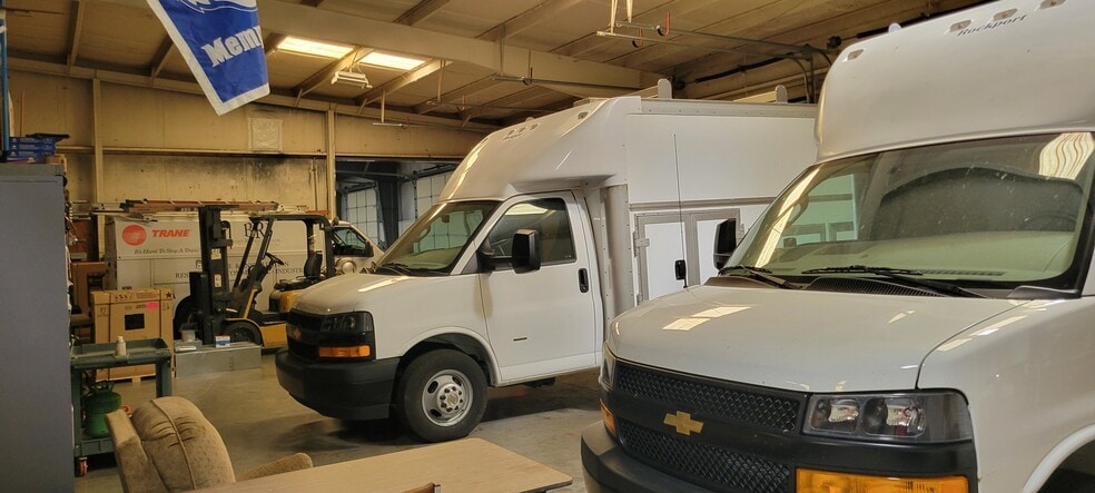 More Photos Of 4882 English Towne Dr, Memphis Warehouse For Lease