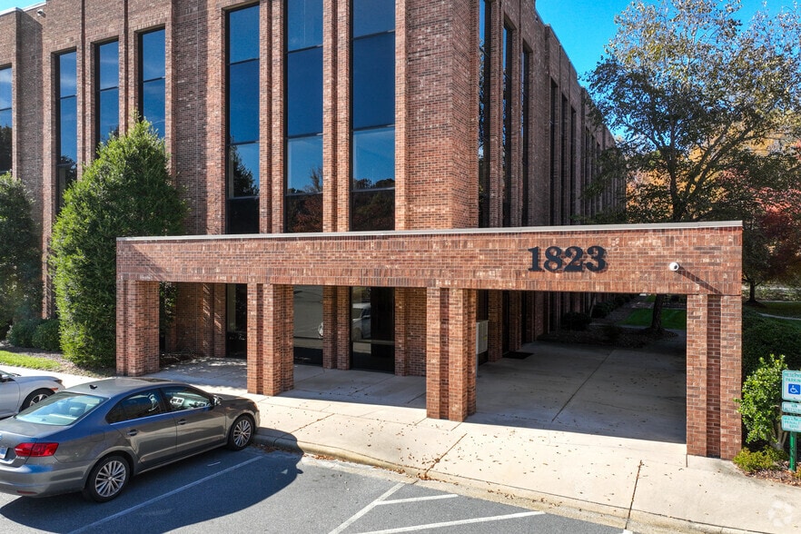 More Photos Of 1823 Eastchester Dr, High Point Office For Lease