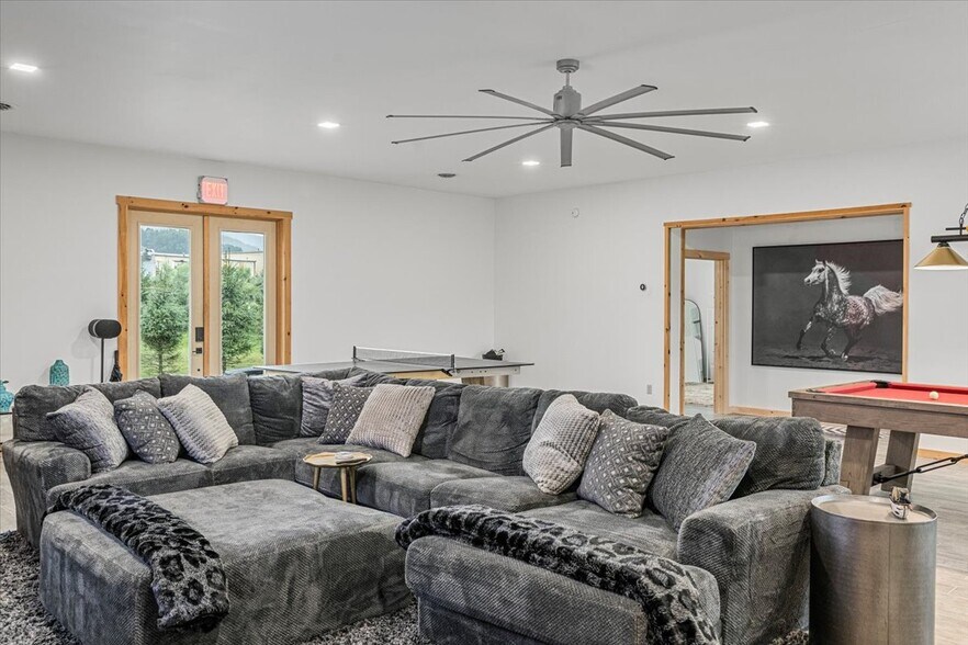 More Photos Of 241 Industrial Park Rd, Mountain City Warehouse For Sale