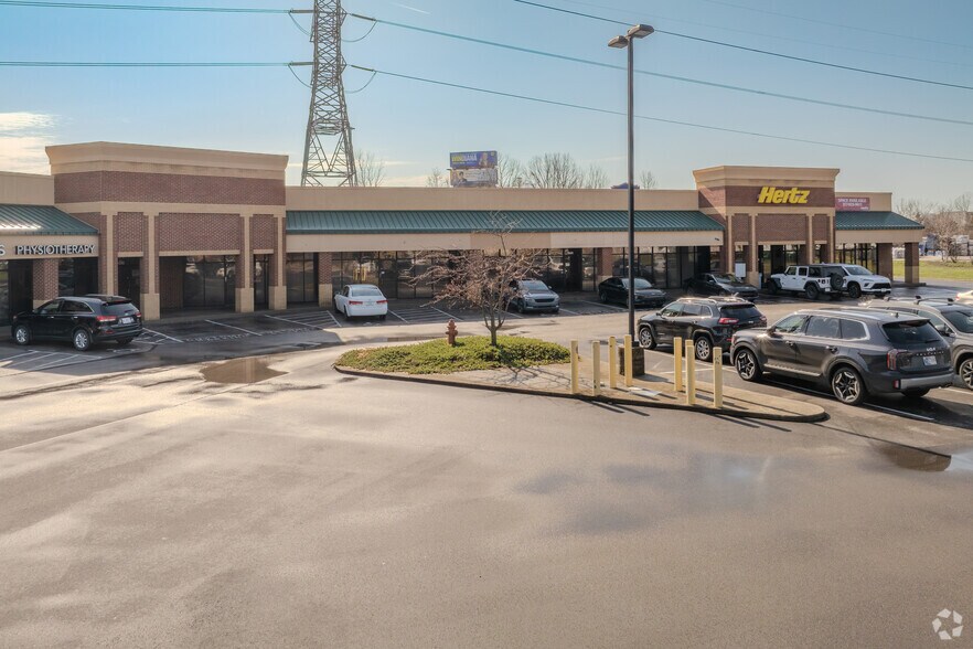 More Photos Of 1370 Veterans Pky, Clarksville Restaurant For Sale