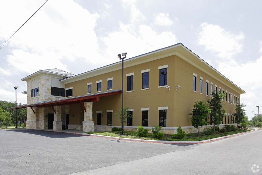 More Photos Of 335 E Sonterra Blvd, San Antonio Medical For Lease