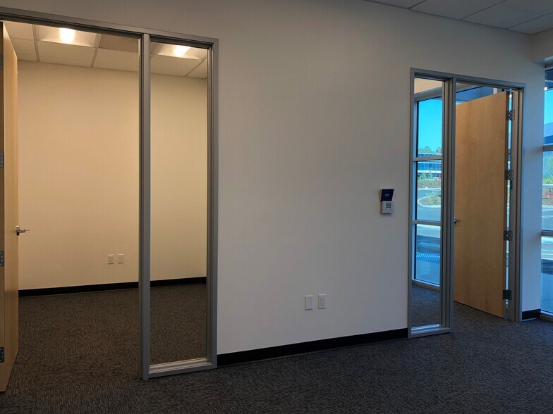More Photos Of 17 Longitude Way, Corona Unknown For Lease