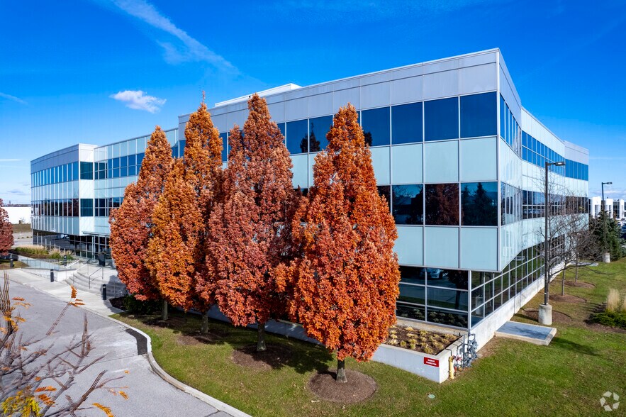 More Photos Of 120 E Beaver Creek Rd, Richmond Hill Office For Lease