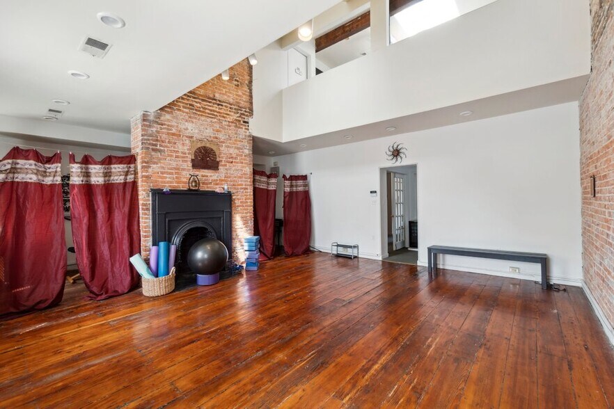 More Photos Of 519-521 N Charles St, Baltimore Office For Sale