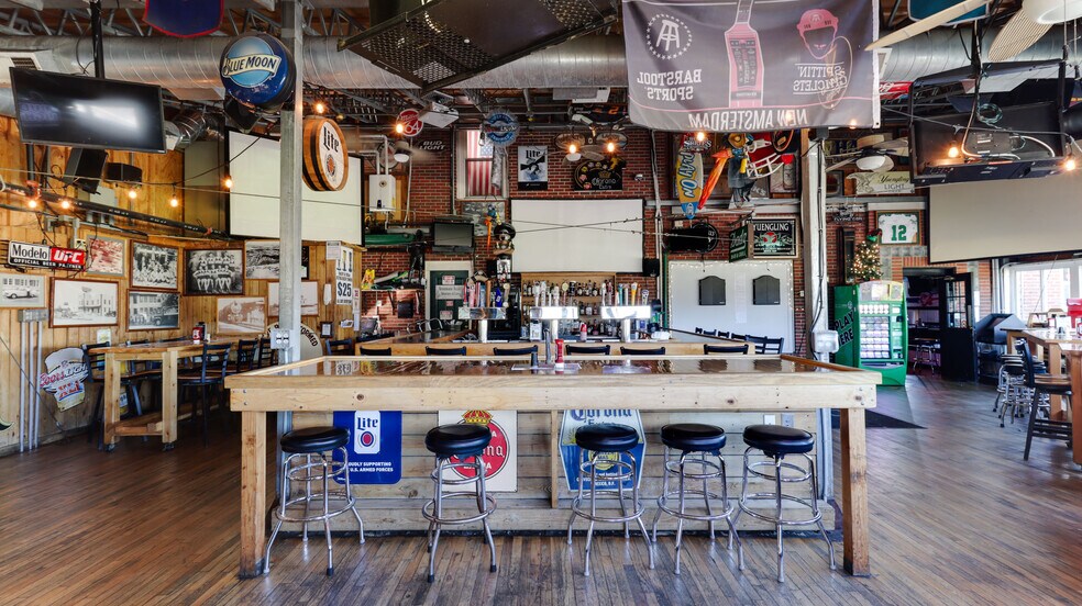 More Photos Of 744 Main St, Lumberton Bar For Sale
