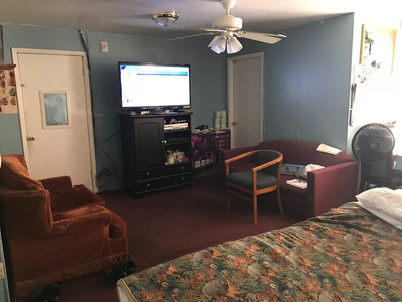 More Photos Of 3000 N Broadway St, Poteau Hotel For Sale