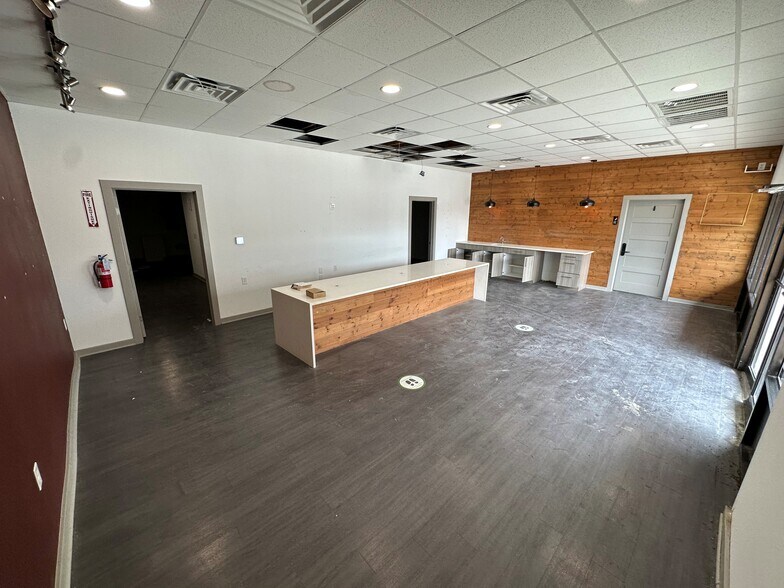 More Photos Of 403 N Guadalupe St, San Marcos General Retail For Lease
