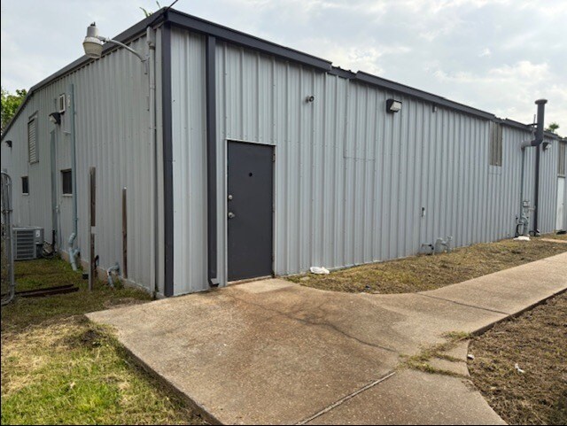 More Photos Of 9321 Meldrum Ln, Houston Light Distribution For Lease