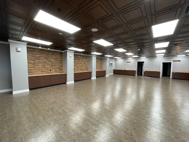 More Photos Of 711 Davis St, Scranton Warehouse For Lease
