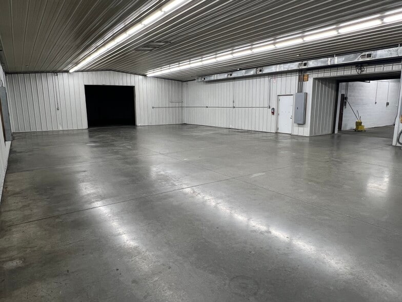 More Photos Of 69 Bagwell Mill Rd, Arden Warehouse For Lease