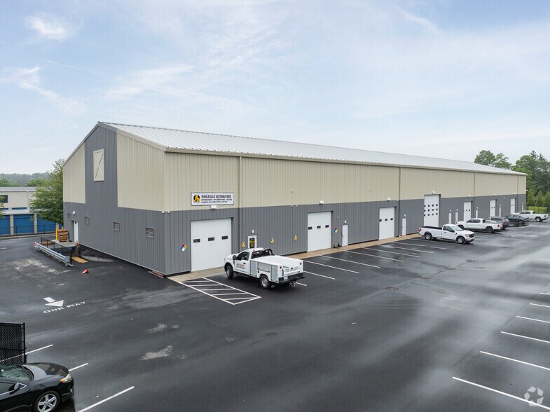 More Photos Of 8 Leecon Ct, Southampton Warehouse For Lease