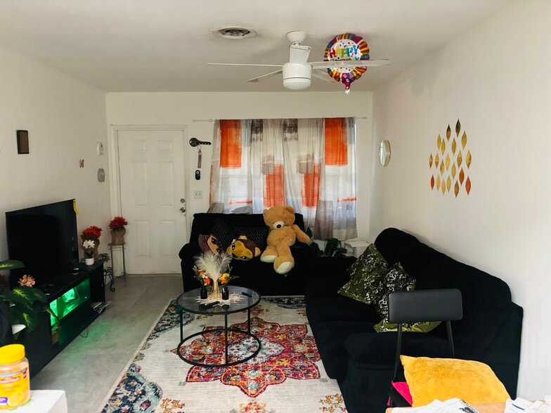 More Photos Of 355 NW 32nd St, Oakland Park Apartments For Sale