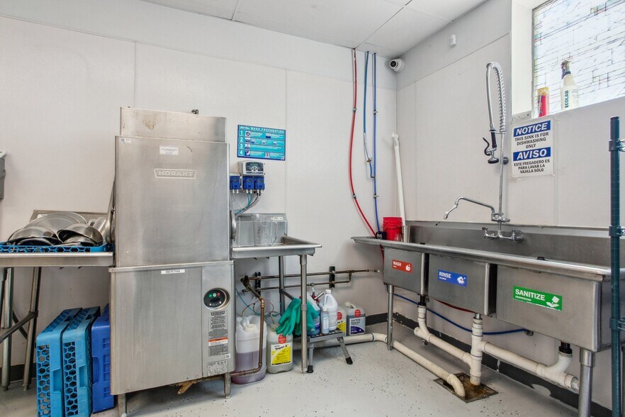 More Photos Of 963 Federal Blvd, Denver Storefront For Lease