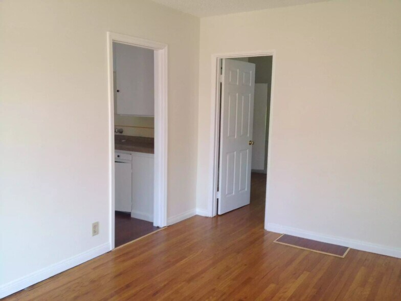 More Photos Of 10720 Riverside Dr, North Hollywood Medical For Lease